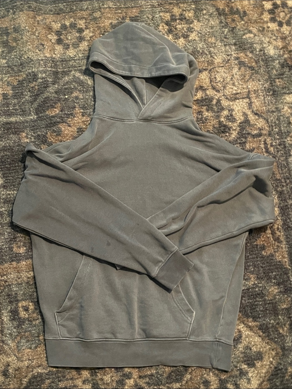 No Boundaries Men's Hooded Pullover Sweatshirt in Charcoal